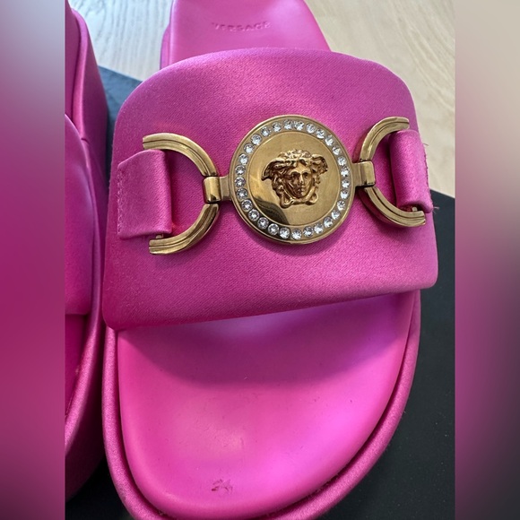 PFF ONLY 💕VERSACE Medusa Biggie Satin Platform Sandals size 37.5 (US 7) - Picture 10 of 16